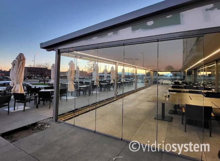 Cerramiento de cristal en restaurante