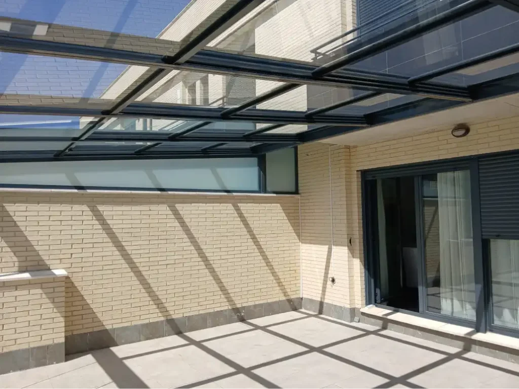 fabricación e instalación de techos móviles