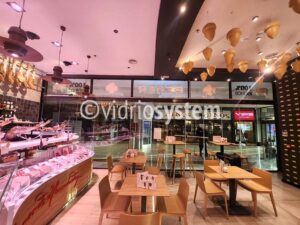 Un cerramiento de un local se considera fachada o no